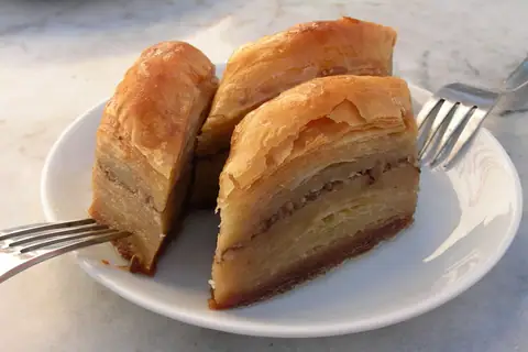 Got Buns Huns photo 4
